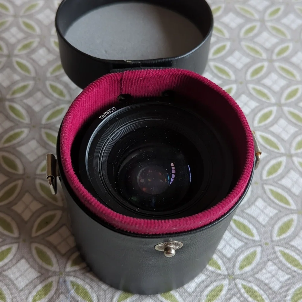 Vintage Tamron 35-70 MM F/3.5-4.5 Adaptall 2 camera lens and case.